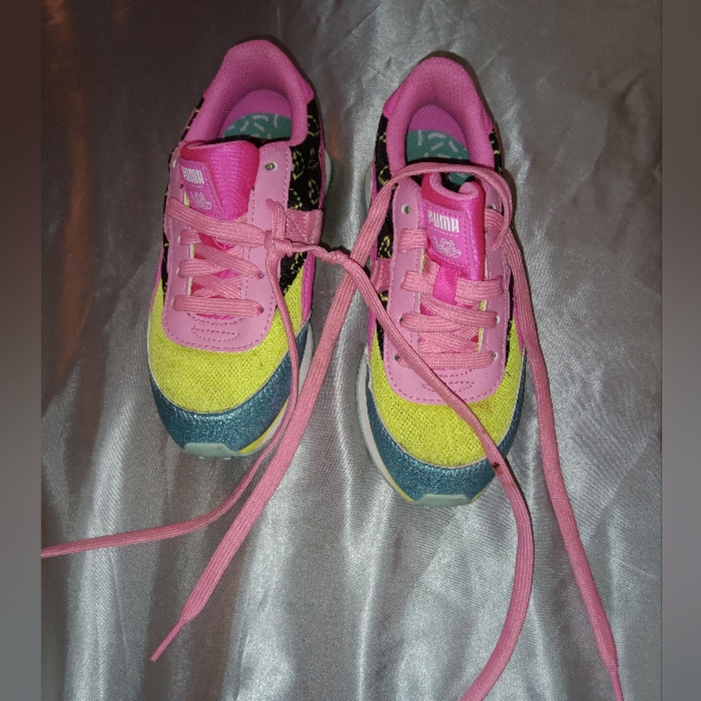 Multicolor kids pumas